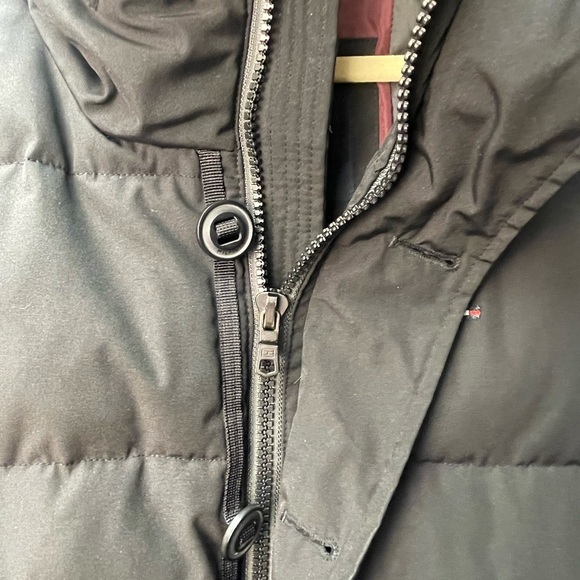 Tommy Hilfiger Black Puffer Jacket with Fur Hood - Picture 4 of 16